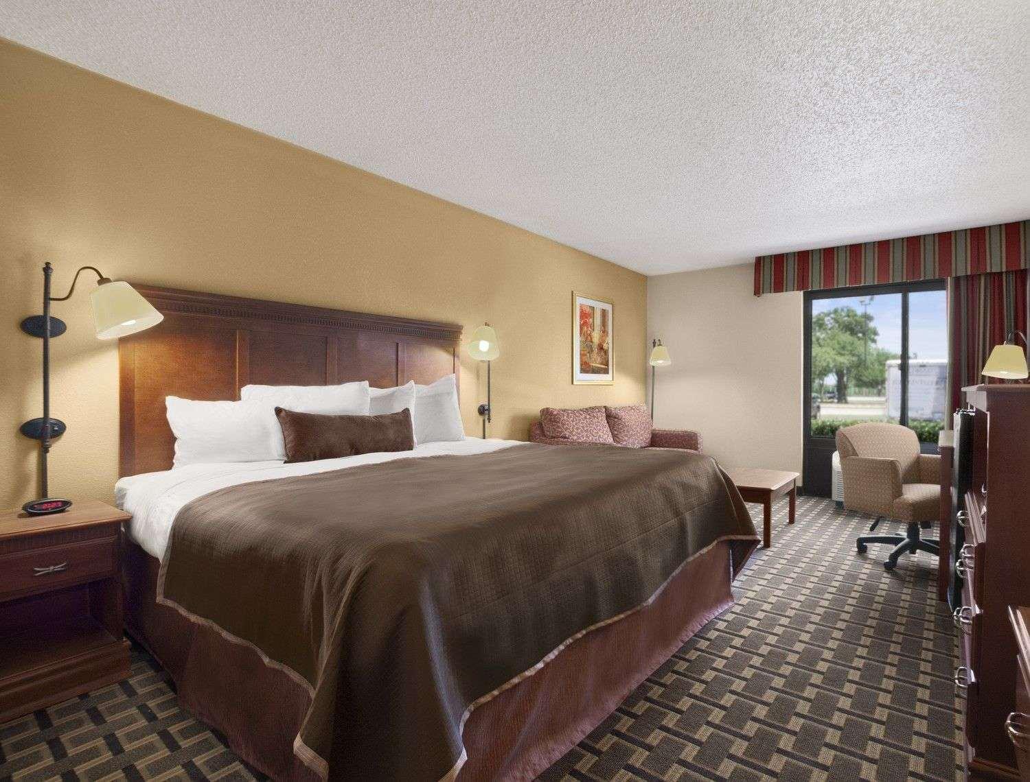 Baymont By Wyndham Lewisville Esterno foto