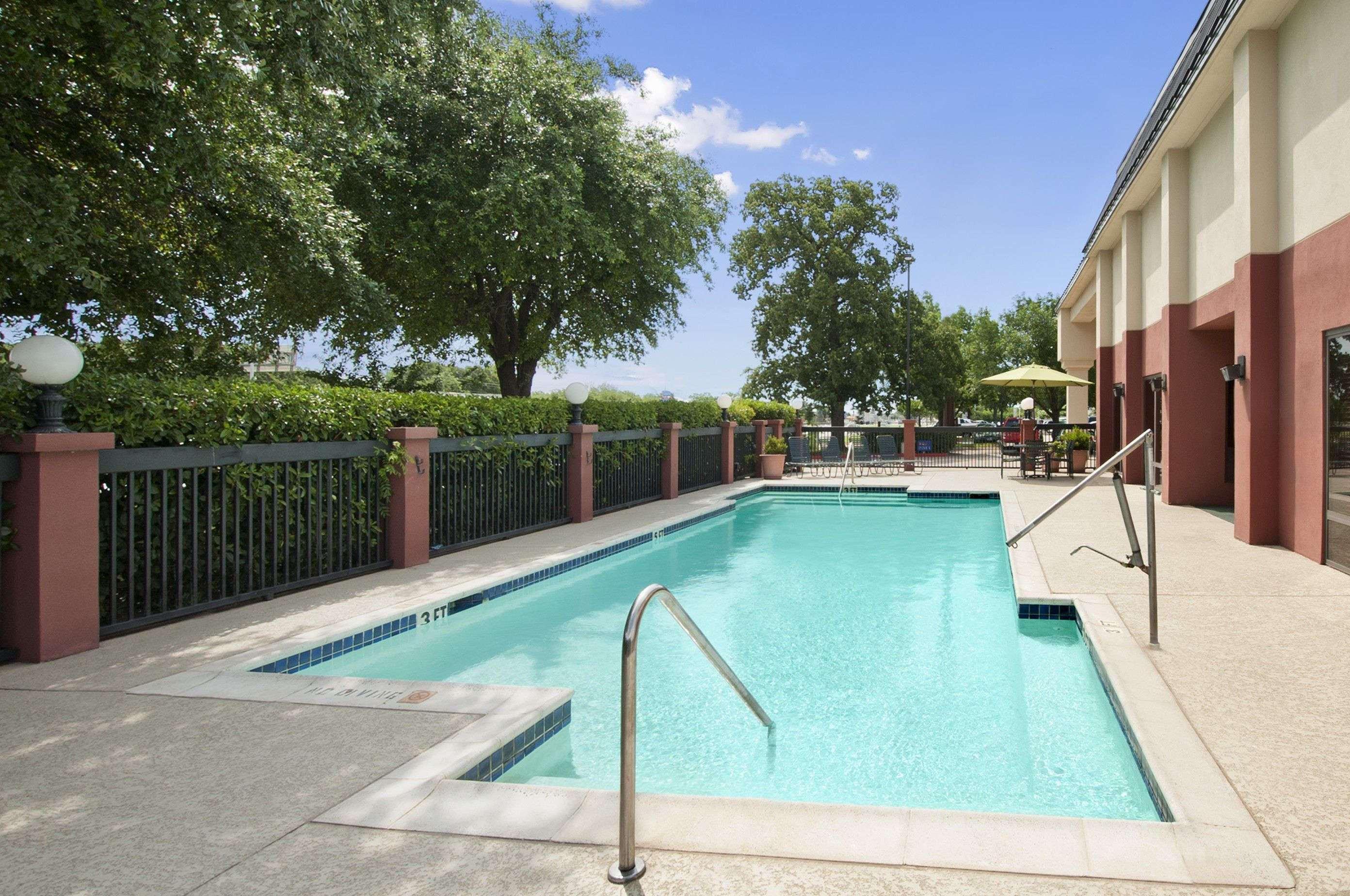 Baymont By Wyndham Lewisville Esterno foto